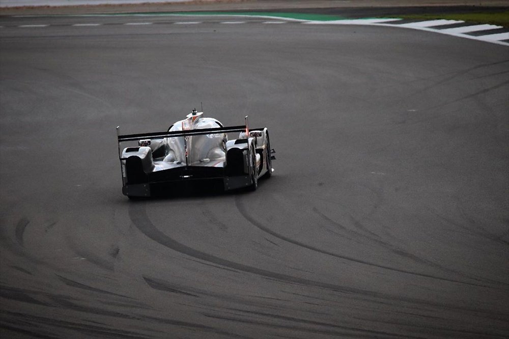 Weight Transfer in Cornering Boosts Vehicle Grip and Stability